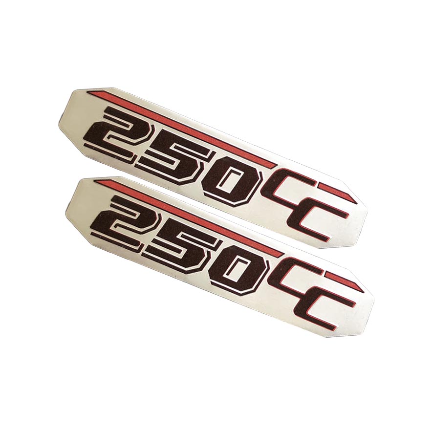 آرم قاب بغل موتورسیکلت فلزی چسبی 250 CC نقره ای